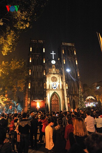 La fête de Noël célébrée au Vietnam  - ảnh 3