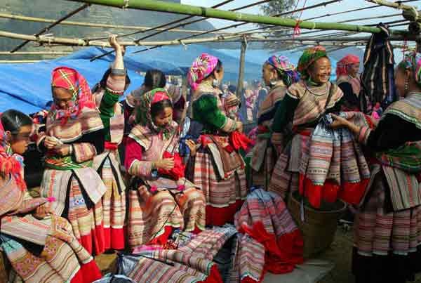 Nouvel An des Mong à Meo Vac, dans la province de Ha Giang - ảnh 2