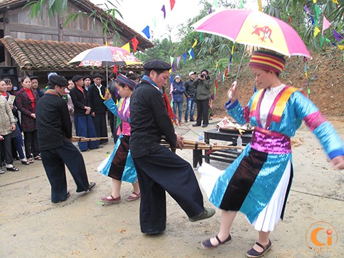 Nouvel An des Mong à Meo Vac, dans la province de Ha Giang - ảnh 5