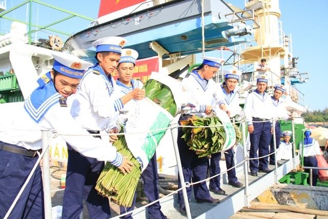 Plus de 400 tonnes de marchandises transportées vers Truong Sa - ảnh 4