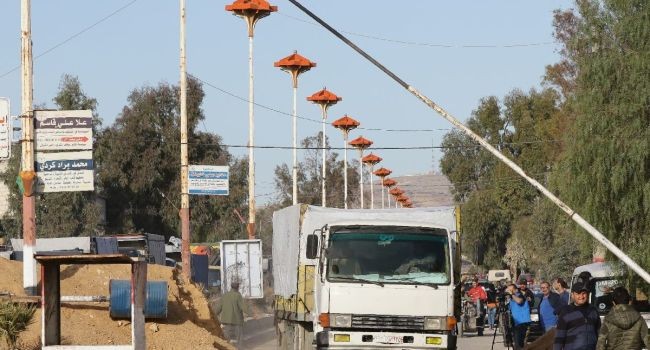 Syrie: des convois d'aide humanitaire ont pénétré dans des villes assiégées  - ảnh 1