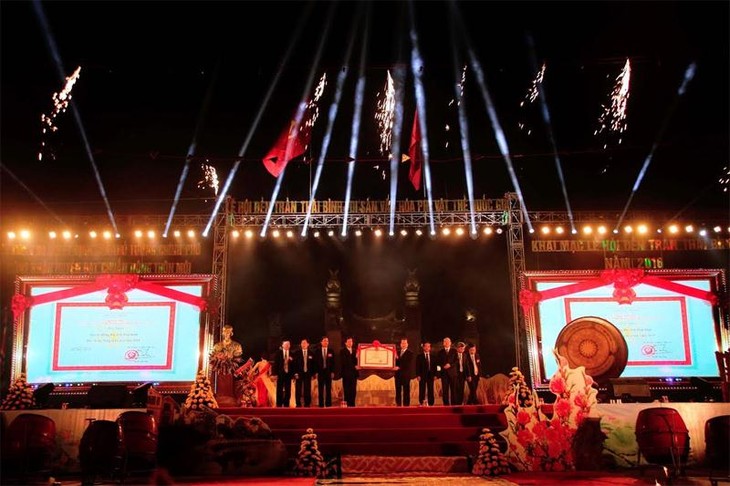 Ouverture de la fête du temple des rois Trân - ảnh 1