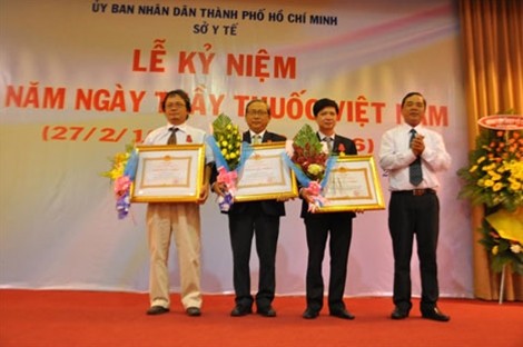 La Journée des médecins vietnamiens célébrée partout au pays - ảnh 2