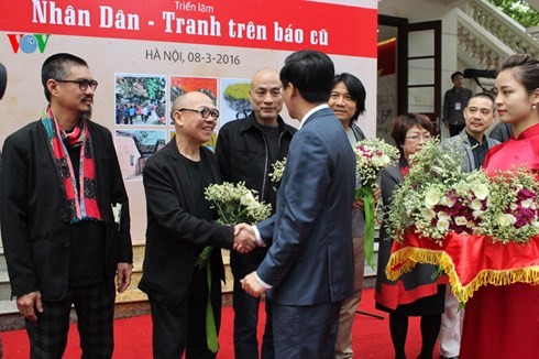 Exposition en l’honneur du 65ème anniversaire du quotidien Nhân Dân - ảnh 1