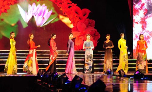 Clôture de la fête du ao dai de Ho Chi Minh-ville - ảnh 1