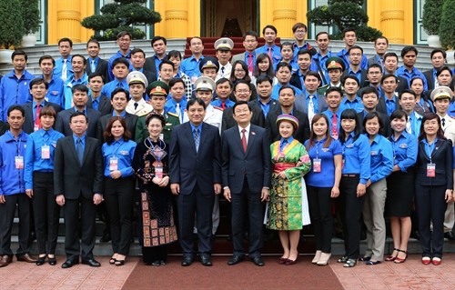 Truong Tan Sang reçoit les cadres exemplaires de l’Union de la jeunesse communiste - ảnh 1