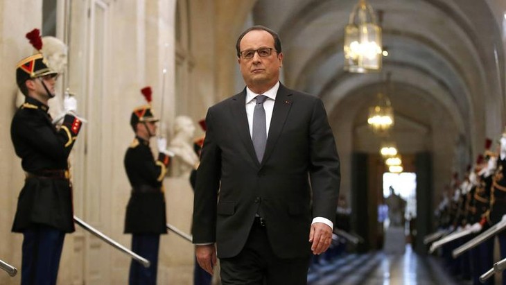 Terrorisme: François Hollande renonce à réviser la Constitution - ảnh 1