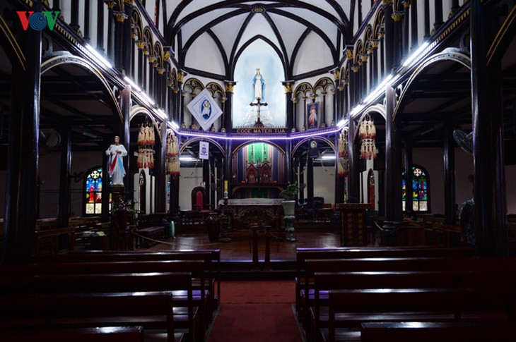 La cathédrale centenaire en bois de Kon Tum  - ảnh 10