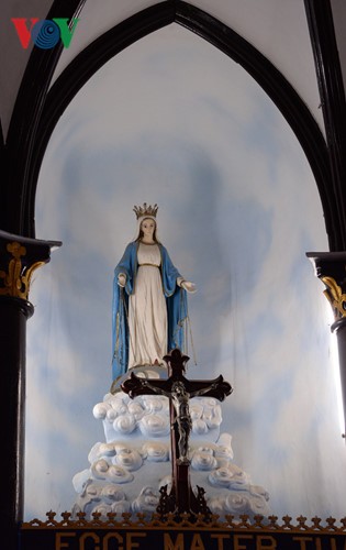 La cathédrale centenaire en bois de Kon Tum  - ảnh 11