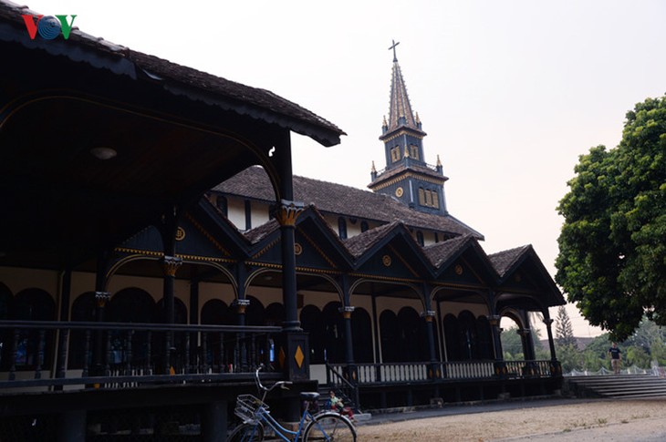 La cathédrale centenaire en bois de Kon Tum  - ảnh 3