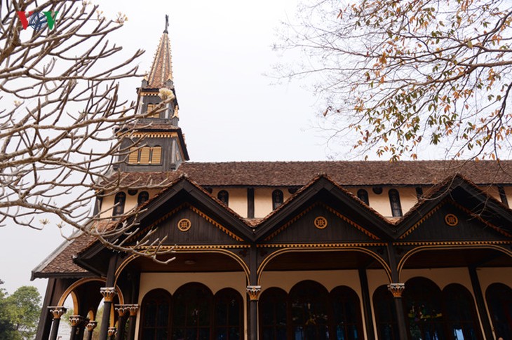 La cathédrale centenaire en bois de Kon Tum  - ảnh 7