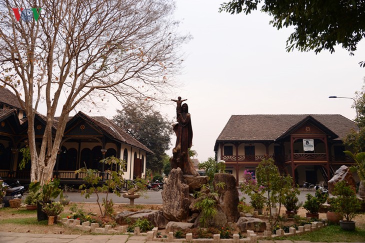 La cathédrale centenaire en bois de Kon Tum  - ảnh 9