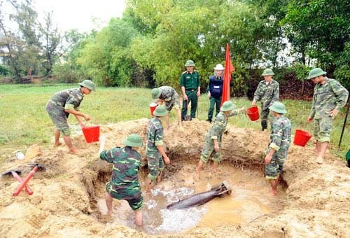 Le Vietnam oeuvre pour le déminage après la guerre - ảnh 1