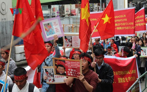 Les Vietkieu au Japon protestent contre la militarisation de la mer Orientale - ảnh 1