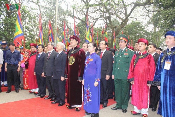 Célébration solennelle du culte des rois Hùng - ảnh 2