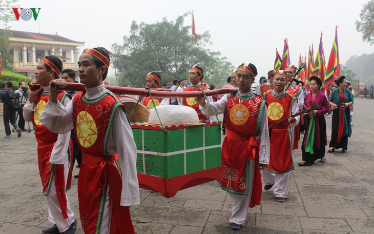 Célébration solennelle du culte des rois Hùng - ảnh 6