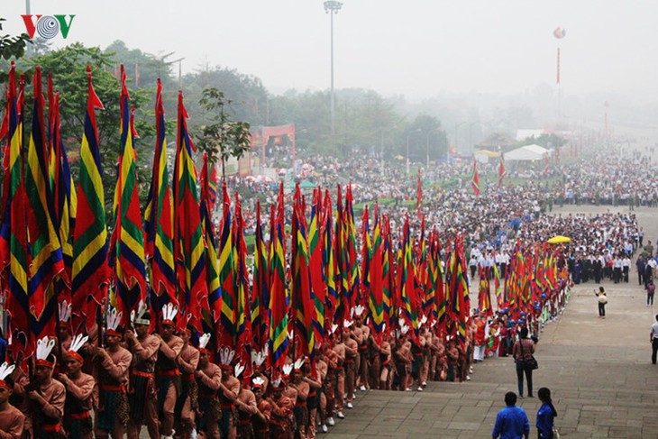 Célébration solennelle du culte des rois Hùng - ảnh 7