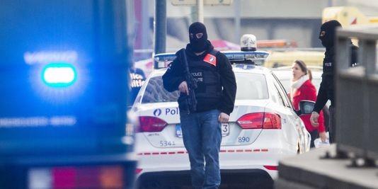 Le Suédois Osama Krayem inculpé aussi dans le dossier des attentats de Paris - ảnh 1