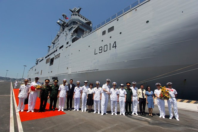 Un navire de la Marine française au Vietnam - ảnh 1