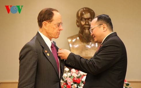 Andre Sauvageot décoré de la médaille d’amitié du Vietnam - ảnh 1