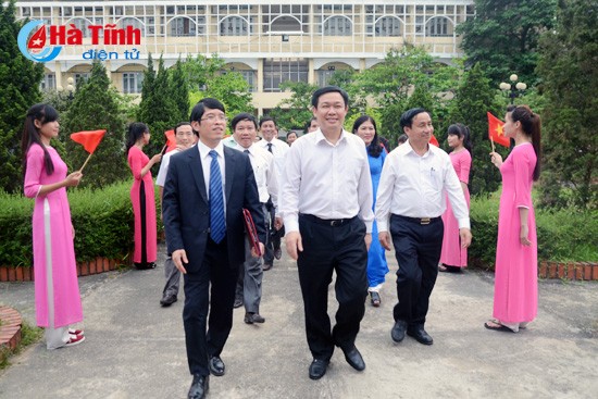 Vuong Dinh Hue à l’Université de Ha Tinh - ảnh 1