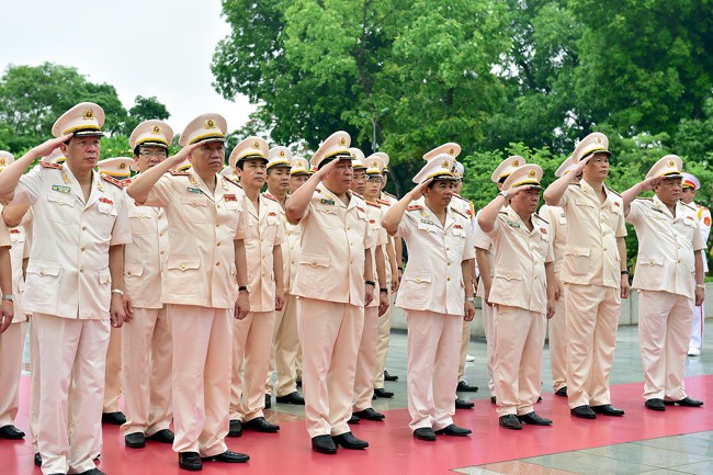 Célébrations de la naissance du président Ho Chi Minh - ảnh 3