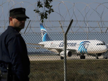 Un avion Egyptair Paris-Le Caire s'est abîmé en Méditerranée - ảnh 1