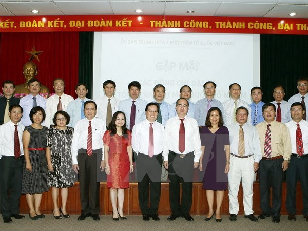 Nguyen Thien Nhan rencontre des ambassadeurs et consuls généraux du Vietnam à l’étranger - ảnh 1