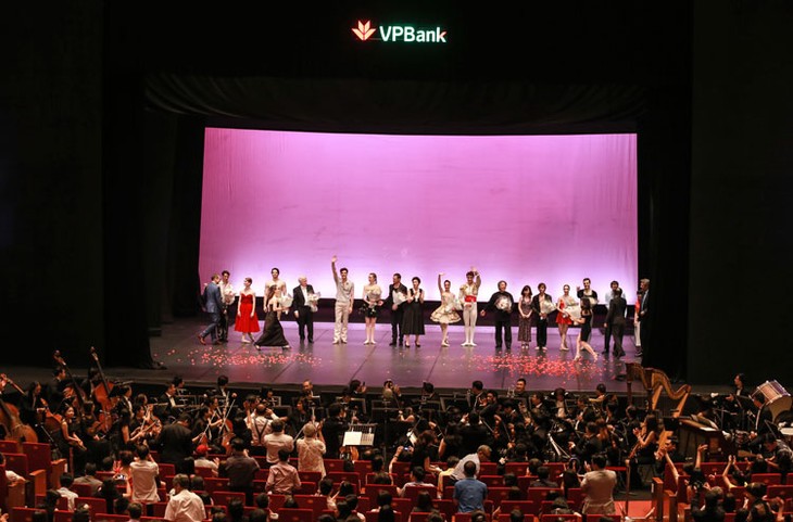 Paris Ballet au Vietnam - ảnh 1