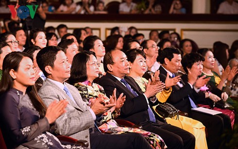 Célébration de la Journée de la famille vietnamienne - ảnh 1