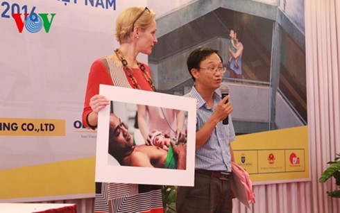 Remise des prix du concours de photo « Les pères vietnamiens » - ảnh 1