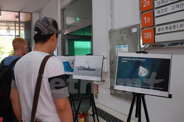 Vernissage d’une exposition sur la mer Orientale en république de Corée - ảnh 2