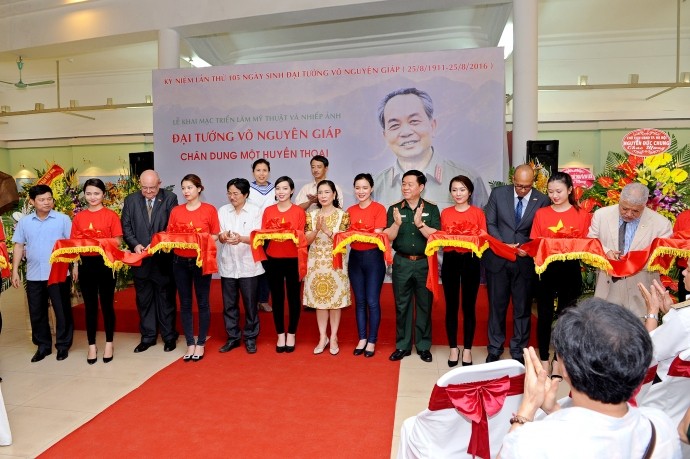 Exposition “le général Vo Nguyen Giap-portrait d’un homme légendaire” - ảnh 1