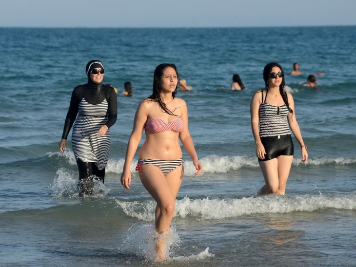 France: le Conseil d’Etat met un terme aux arrêtés « anti-burkini » - ảnh 1