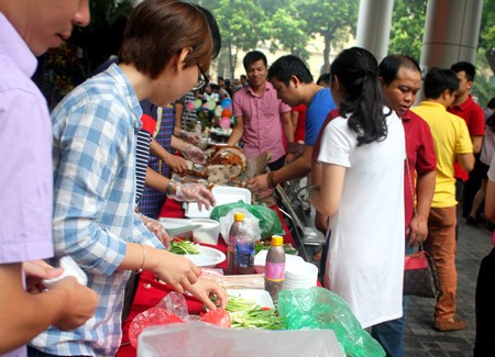 Une foire à l’occasion du 71ème anniversaire de la Voix du Vietnam - ảnh 5