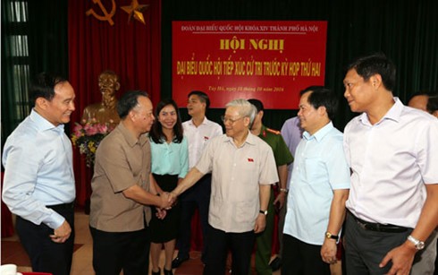 Le SG du PCV rencontre l’électorat de Tây Hô - ảnh 1