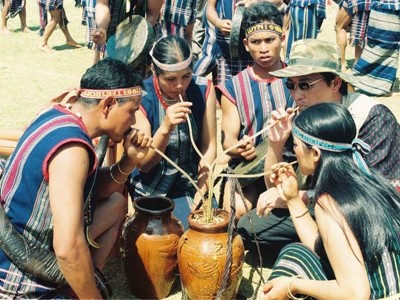 L’alcool de riz à siroter au chalumeau, la boisson rituelle des K’ho - ảnh 3