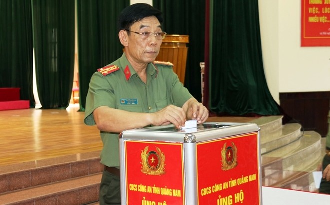 Poursuite de la collecte de fonds pour des victimes des crues au Centre - ảnh 1