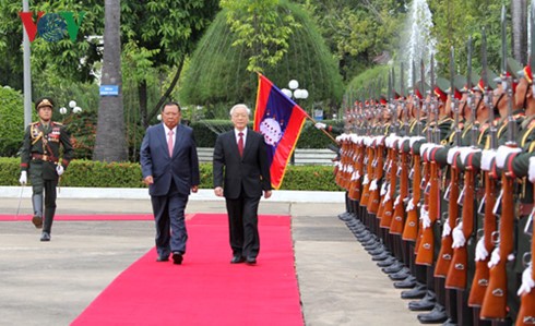 Rencontre entre Nguyen Phu Trong et Bounnhang Volachith à Vientiane - ảnh 1