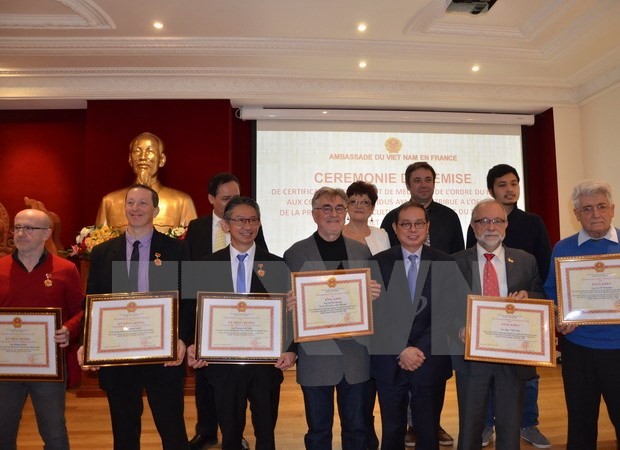 Mise à l’honneur des contributeurs à l’amitié Vietnam-France - ảnh 1