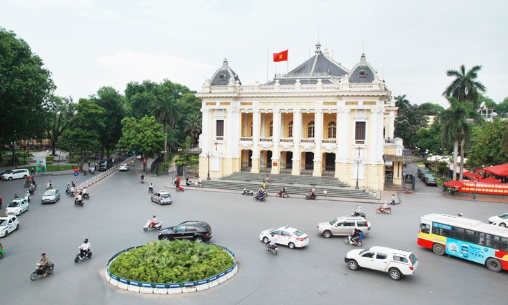 Place de la Révolution d’Août et Place Ba Dinh - ảnh 1