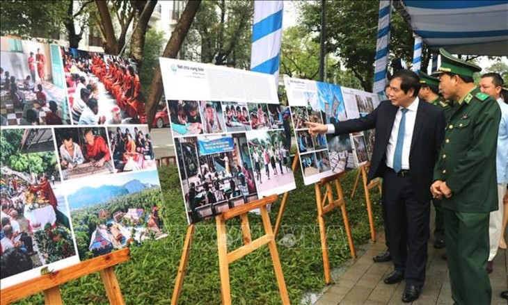 Lancement du concours et de l'exposition de photos sur le thème “Fier d’une bande frontalière” 2024 - ảnh 1