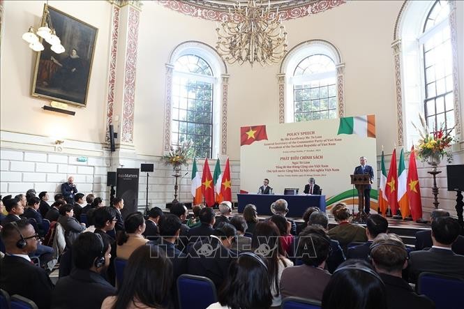 Tô Lâm visite le Trinity College de Dublin - ảnh 1