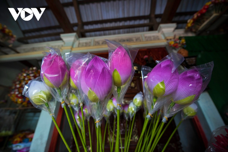 Huê: village de fleurs en papier Thanh Tiên à l’approche du Têt - ảnh 5