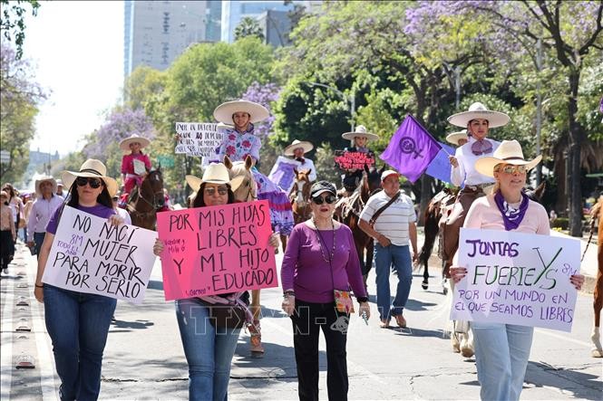 Journée internationale de la femme: les femmes du monde entier descendent dans la rue pour exiger l'égalité et lutter contre la violence - ảnh 1