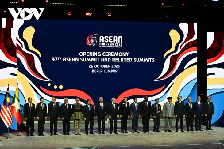 Ouverture du 47ᵉ Sommet de l’ASEAN à Kuala Lumpur - ảnh 1