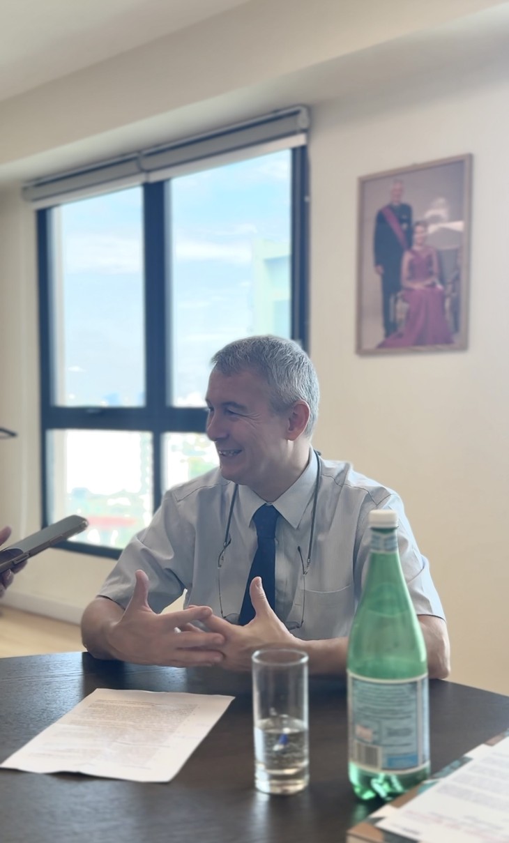 Fête du Roi des Belges: l’ambassadeur Karl Van den Bossche célèbre l’amitié et la coopération entre la Belgique et le Vietnam - ảnh 1