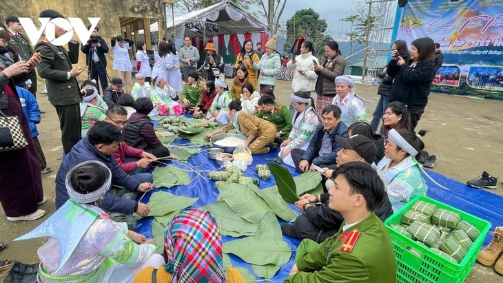 Têt: Une atmosphère festive dans tout le Vietnam - ảnh 12