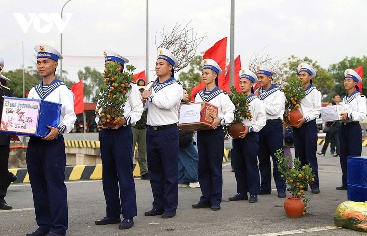 Têt: Une atmosphère festive dans tout le Vietnam - ảnh 9