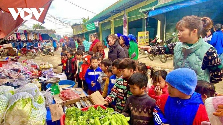 Le marché de Si Lo Lâu, un carrefour culturel des confins de Lai Châu - ảnh 1